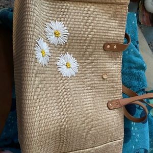 Like new Lauren Conrad straw purse. Perfect for spring.